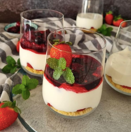 No-Bake Mixed Berry Cheesecake